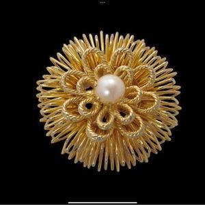 Vintage Pearl and Gold Flower Brooch - Pin
